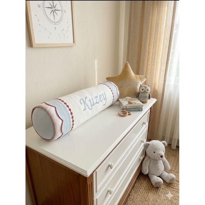 İsim işlemeli şeker yastık beyaz poplin