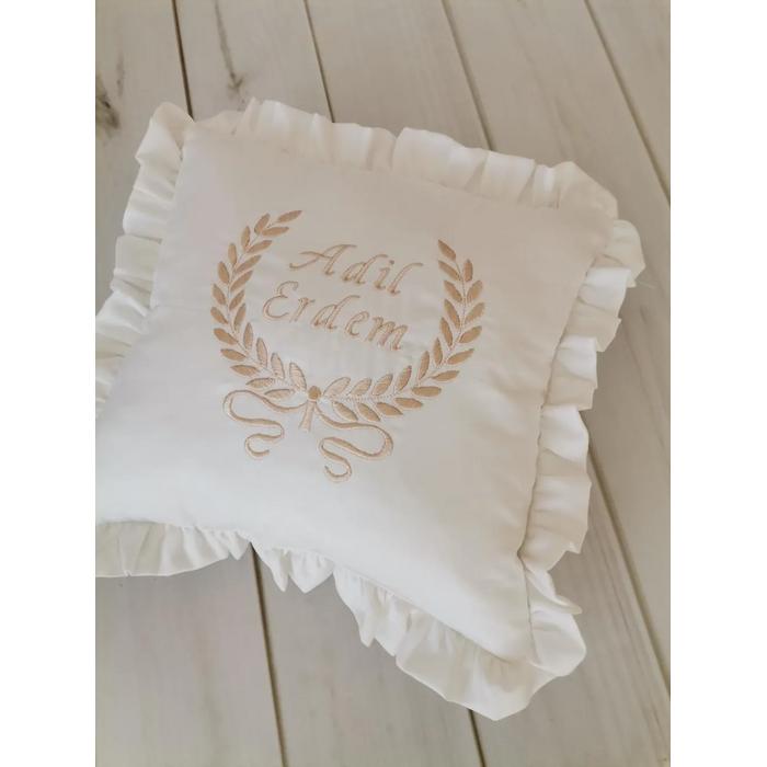 BEYAZ POPLİN FIRFIRLI NAKIŞLI YASTIK