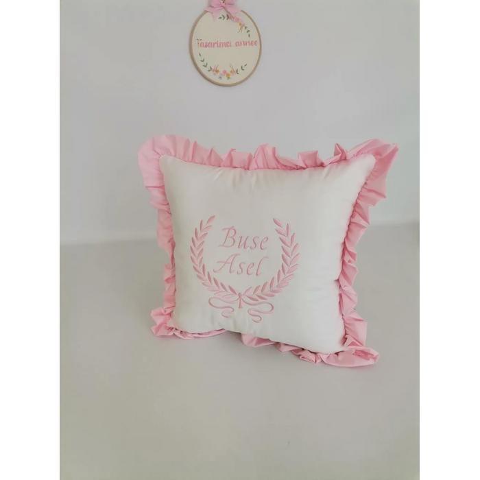 BEYAZ POPLİN - PEMBE FIRFIRLI FİYONKLU YASTIK 